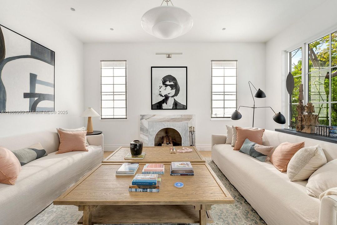 Недавно продано: $6,495,000 (5 спален, 5 ванн, 3525 Квадратных фут)