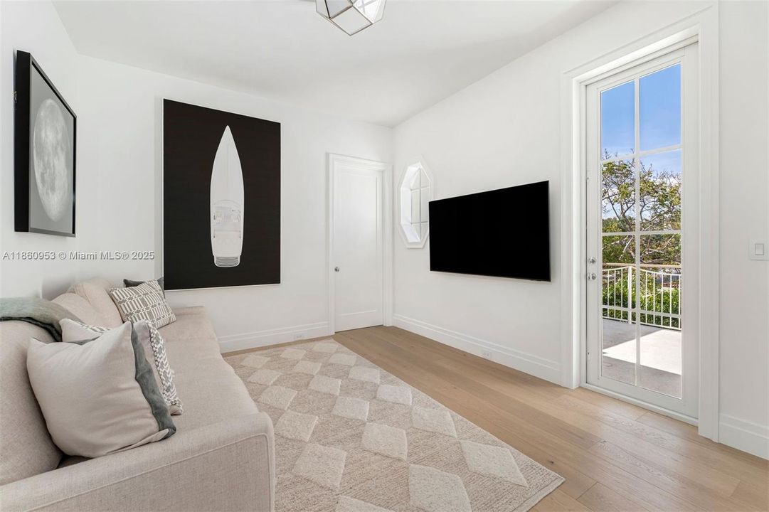 Недавно продано: $6,495,000 (5 спален, 5 ванн, 3525 Квадратных фут)