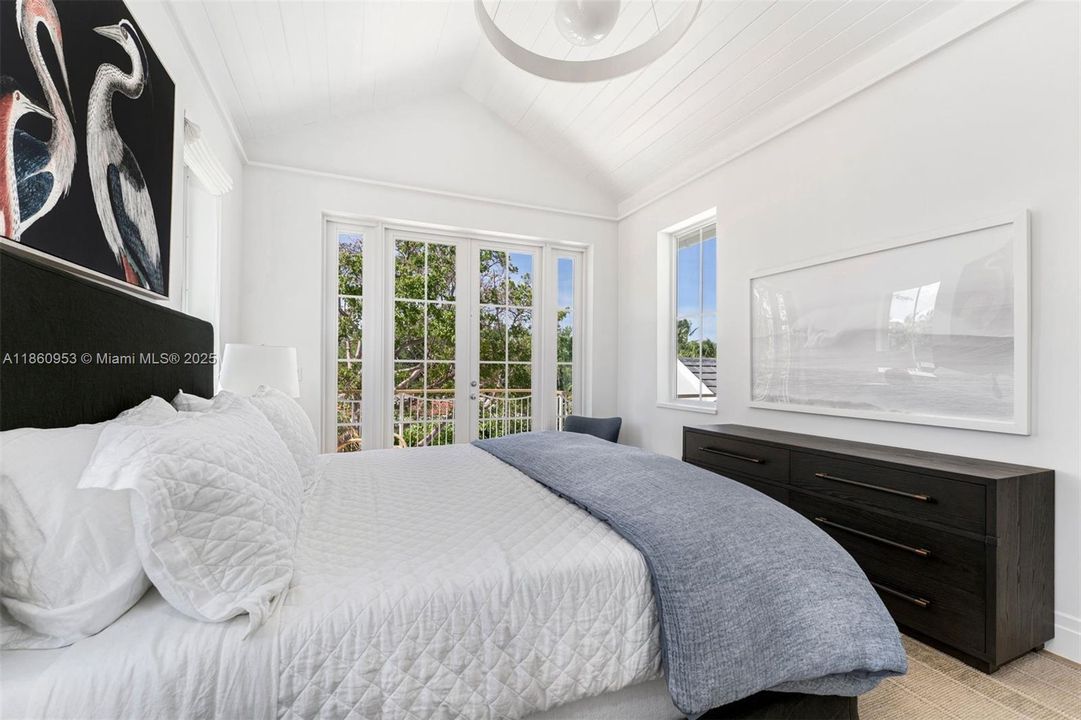 Недавно продано: $6,495,000 (5 спален, 5 ванн, 3525 Квадратных фут)