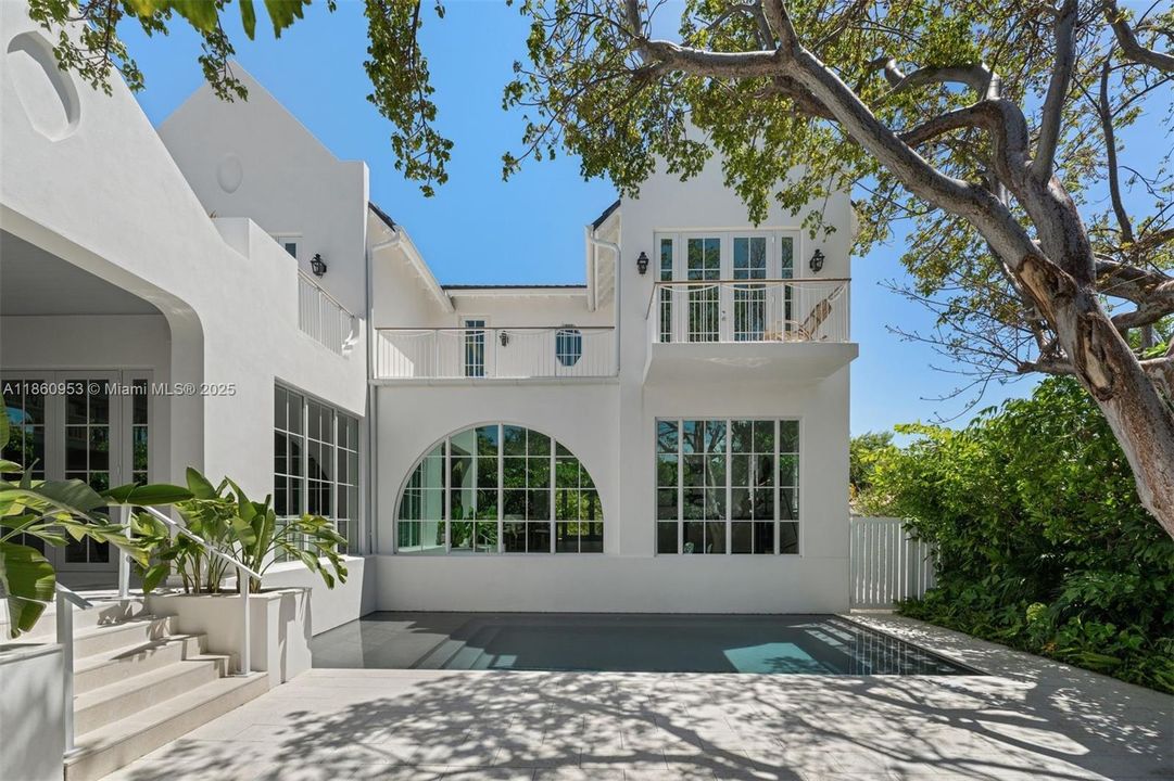 Недавно продано: $6,495,000 (5 спален, 5 ванн, 3525 Квадратных фут)