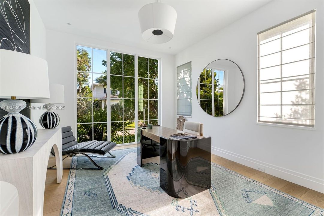 Недавно продано: $6,495,000 (5 спален, 5 ванн, 3525 Квадратных фут)