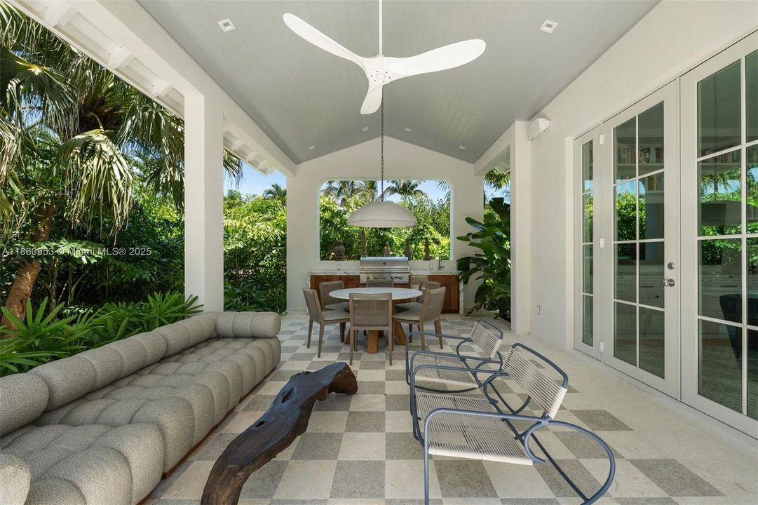 Недавно продано: $6,495,000 (5 спален, 5 ванн, 3525 Квадратных фут)