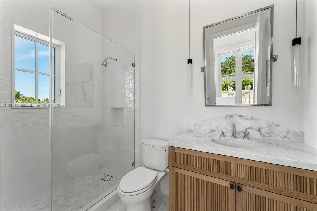 Недавно продано: $6,495,000 (5 спален, 5 ванн, 3525 Квадратных фут)