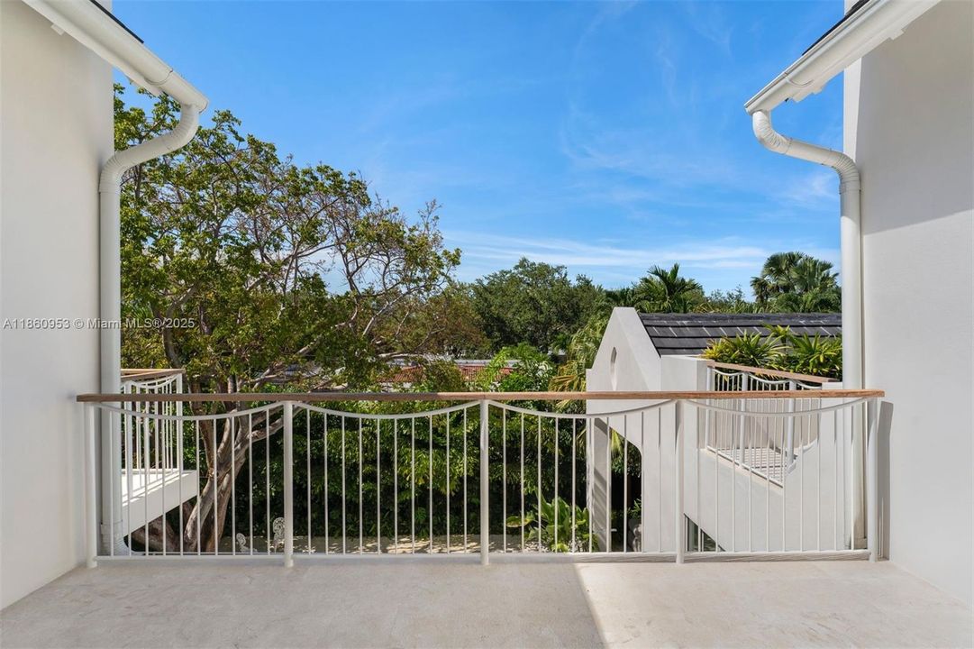 Недавно продано: $6,495,000 (5 спален, 5 ванн, 3525 Квадратных фут)