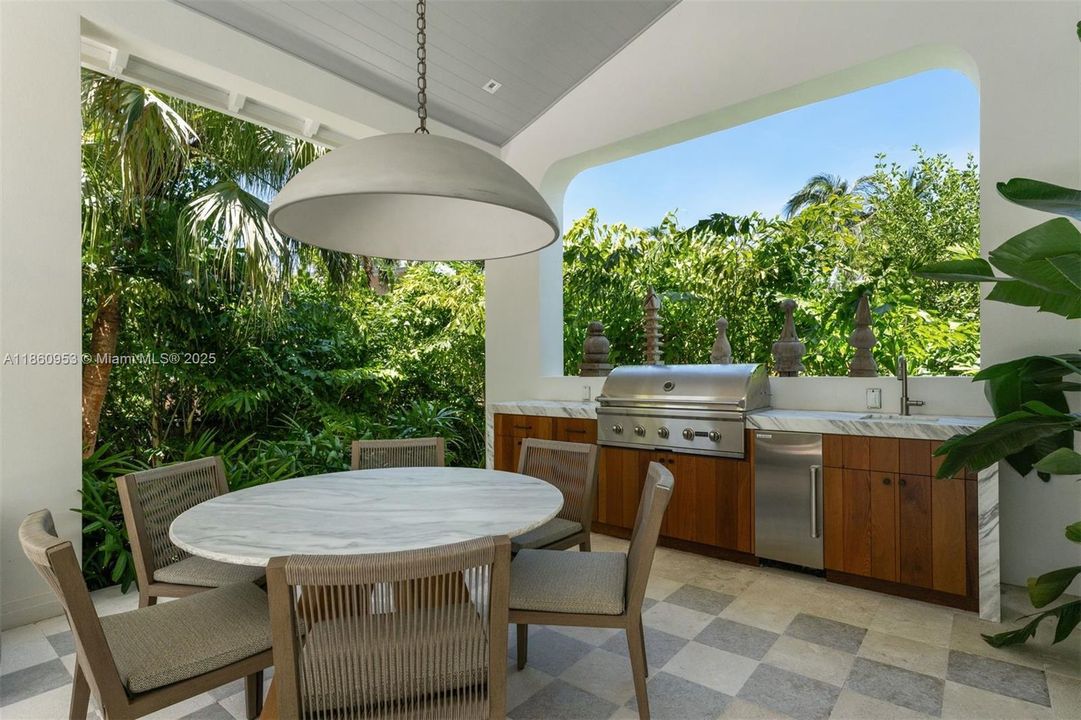 Недавно продано: $6,495,000 (5 спален, 5 ванн, 3525 Квадратных фут)