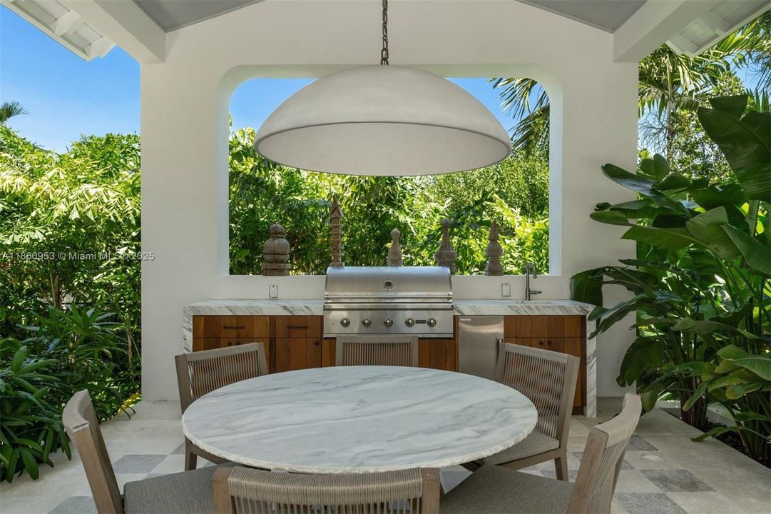 Недавно продано: $6,495,000 (5 спален, 5 ванн, 3525 Квадратных фут)