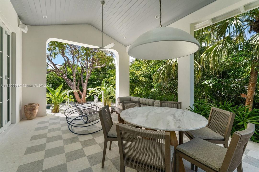 Недавно продано: $6,495,000 (5 спален, 5 ванн, 3525 Квадратных фут)