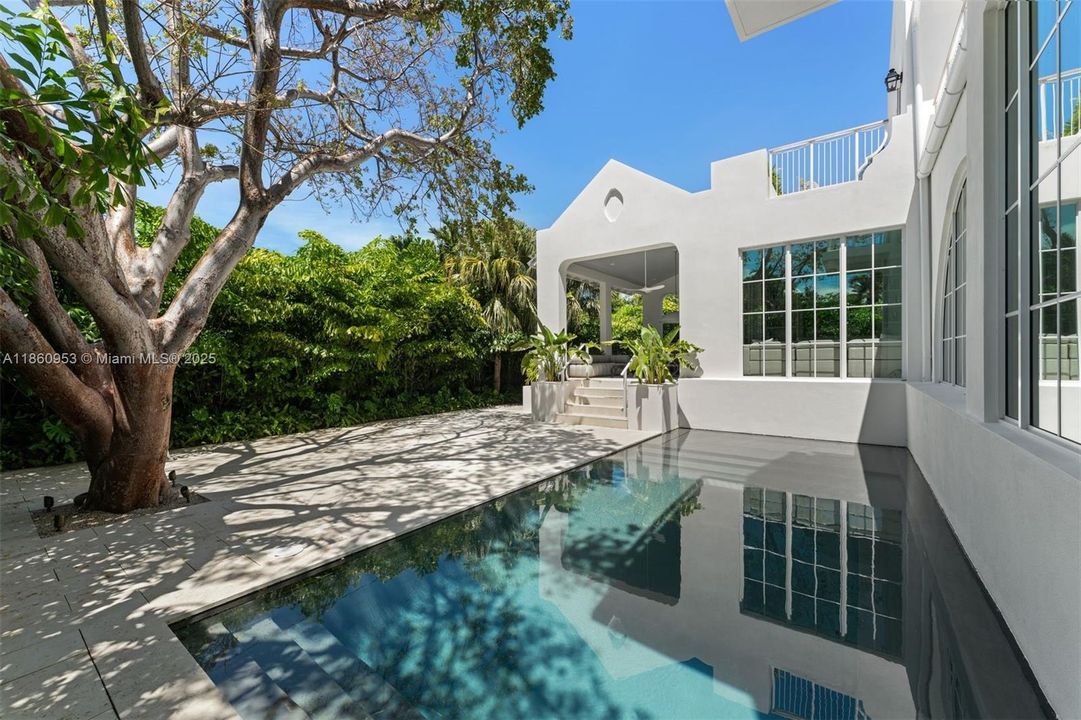 Недавно продано: $6,495,000 (5 спален, 5 ванн, 3525 Квадратных фут)