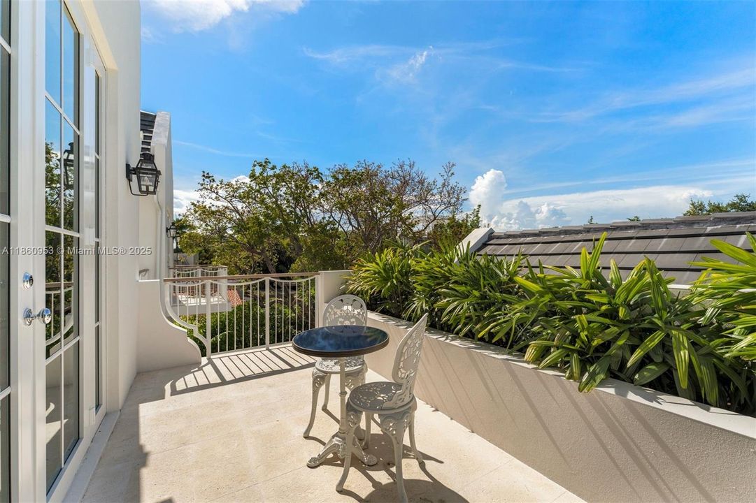 Недавно продано: $6,495,000 (5 спален, 5 ванн, 3525 Квадратных фут)