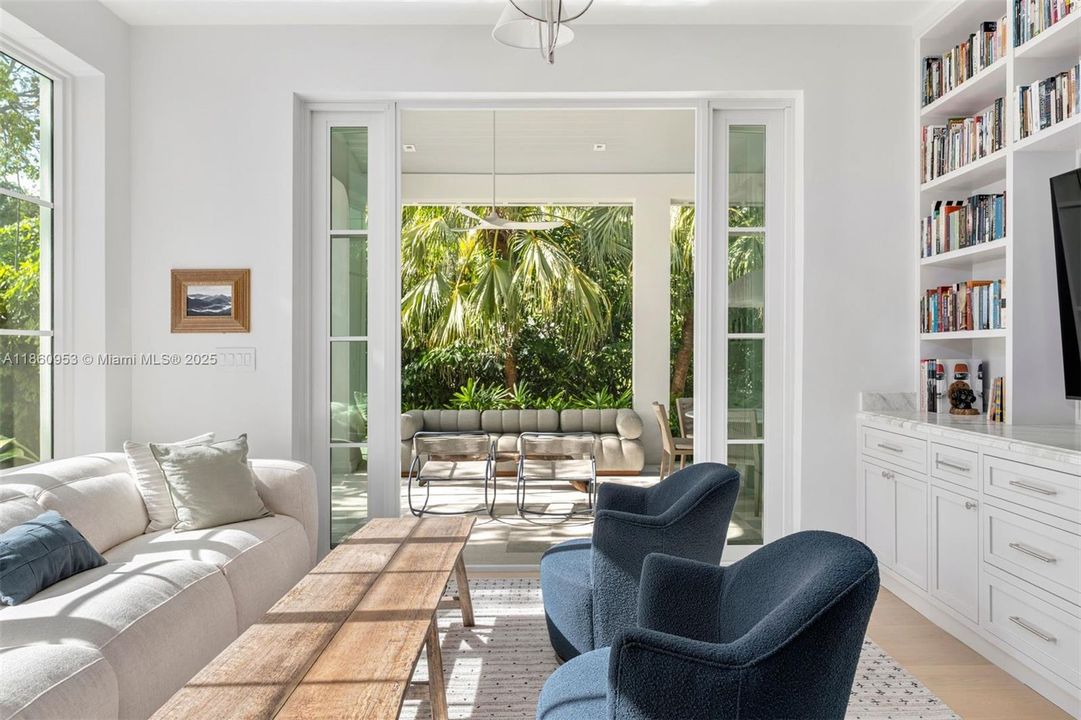 Недавно продано: $6,495,000 (5 спален, 5 ванн, 3525 Квадратных фут)