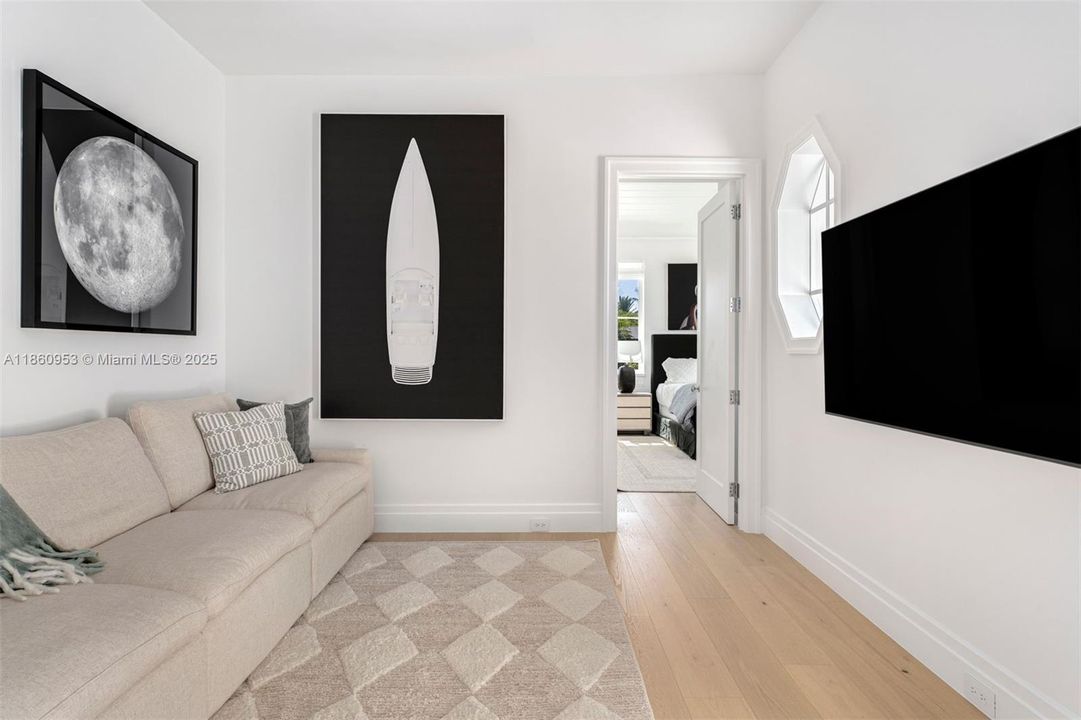 Недавно продано: $6,495,000 (5 спален, 5 ванн, 3525 Квадратных фут)