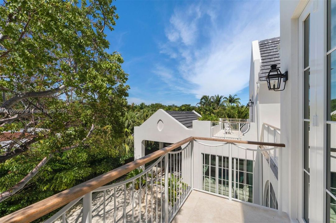 Недавно продано: $6,495,000 (5 спален, 5 ванн, 3525 Квадратных фут)