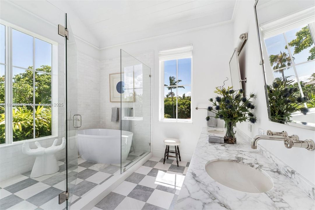 Недавно продано: $6,495,000 (5 спален, 5 ванн, 3525 Квадратных фут)