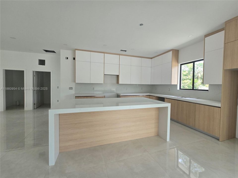 На продажу: $875,000 (4 спален, 3 ванн, 3155 Квадратных фут)