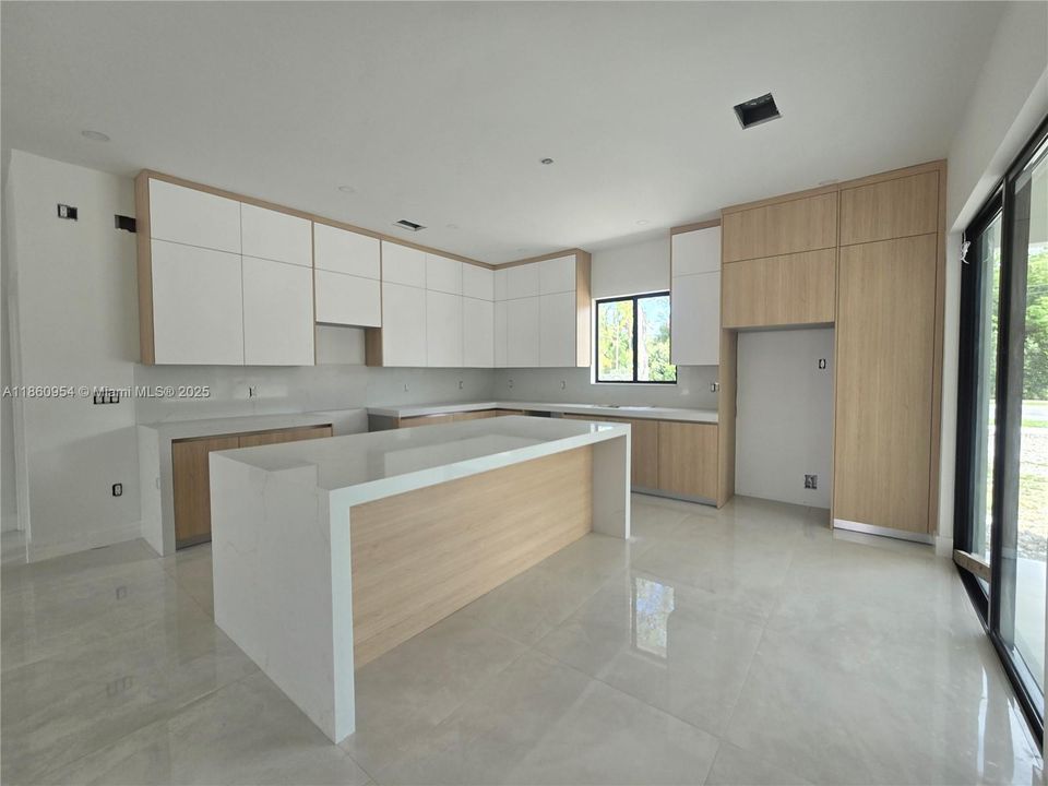 На продажу: $875,000 (4 спален, 3 ванн, 3155 Квадратных фут)