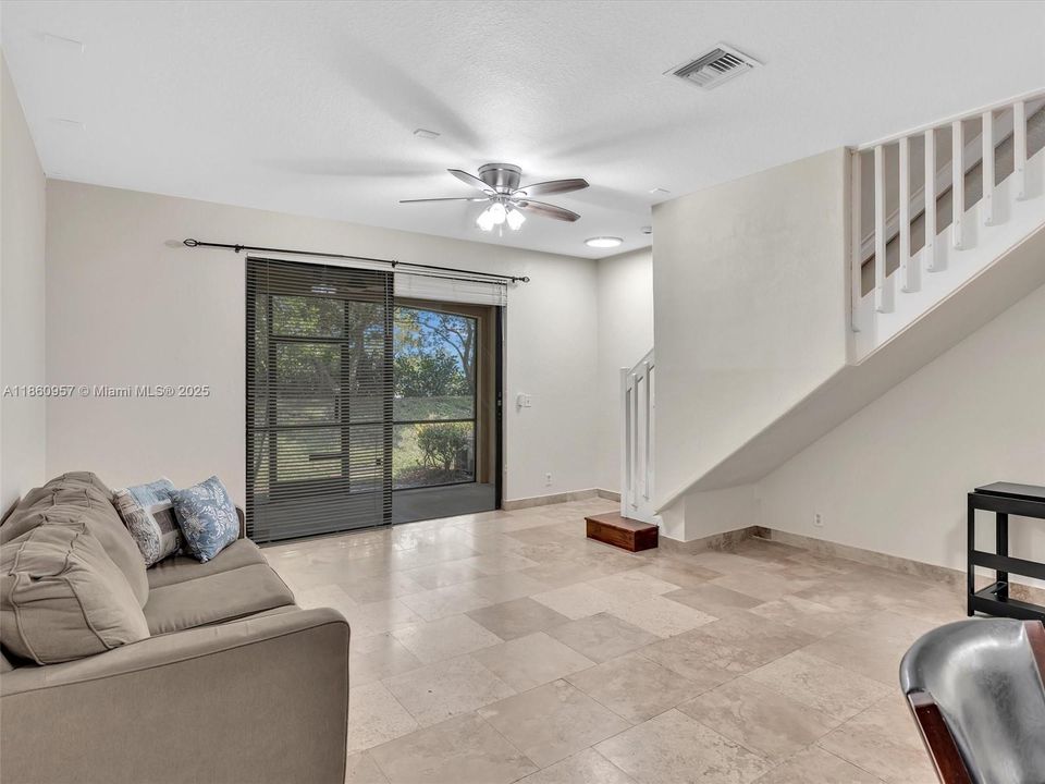 Activo con contrato: $459,900 (2 camas, 2 baños, 1155 Pies cuadrados)