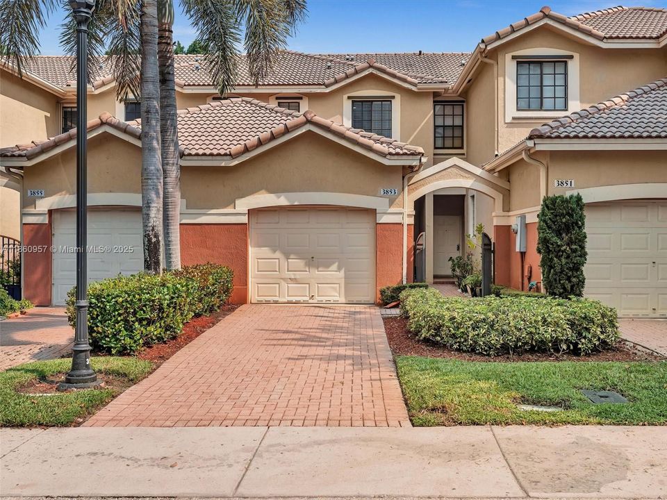 Welcome to 3853 Tree Top Dr, Weston FL