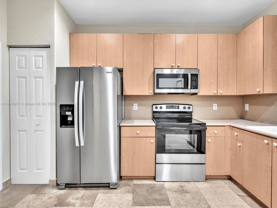 Activo con contrato: $459,900 (2 camas, 2 baños, 1155 Pies cuadrados)