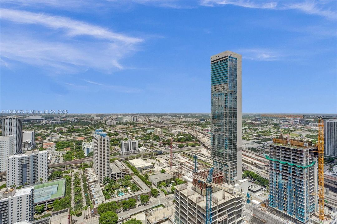 For Sale: $598,000 (1 beds, 2 baths, 1018 Square Feet)