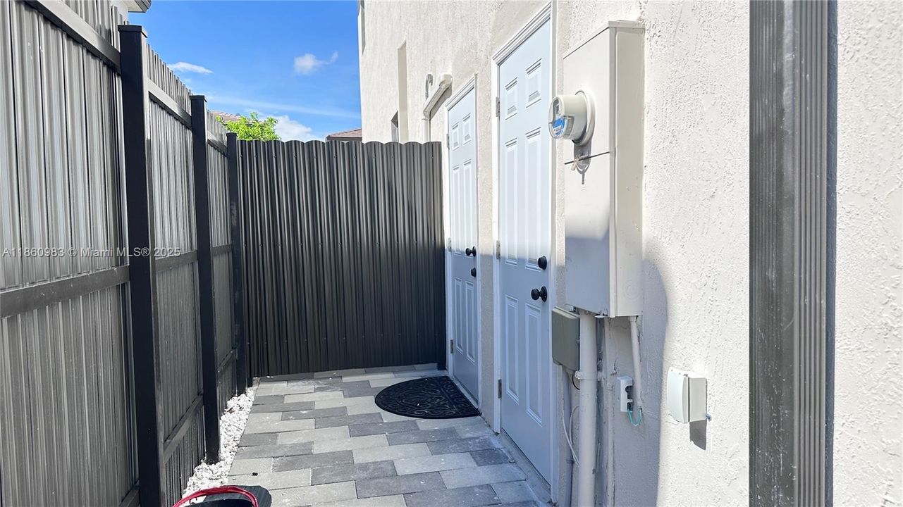 В аренду: $1,050 (1 спален, 1 ванн, 2598 Квадратных фут)