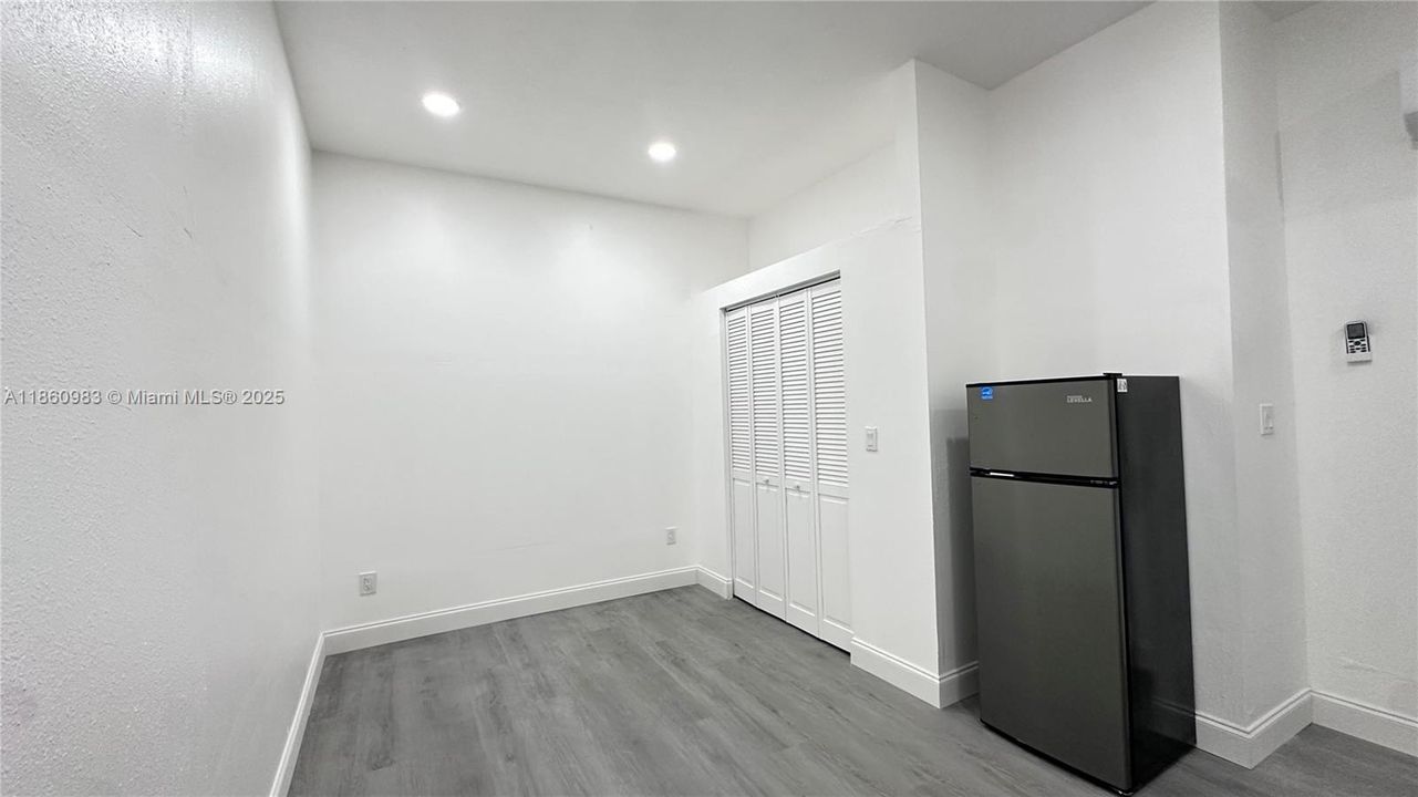 В аренду: $1,050 (1 спален, 1 ванн, 2598 Квадратных фут)