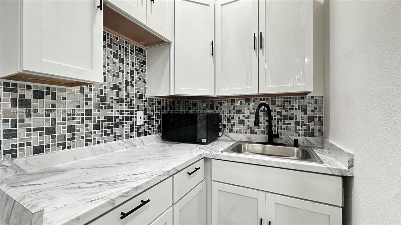 В аренду: $1,050 (1 спален, 1 ванн, 2598 Квадратных фут)