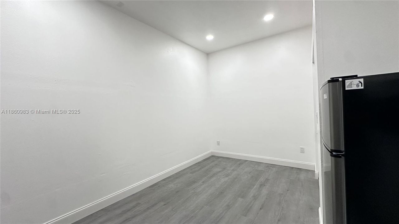 В аренду: $1,050 (1 спален, 1 ванн, 2598 Квадратных фут)