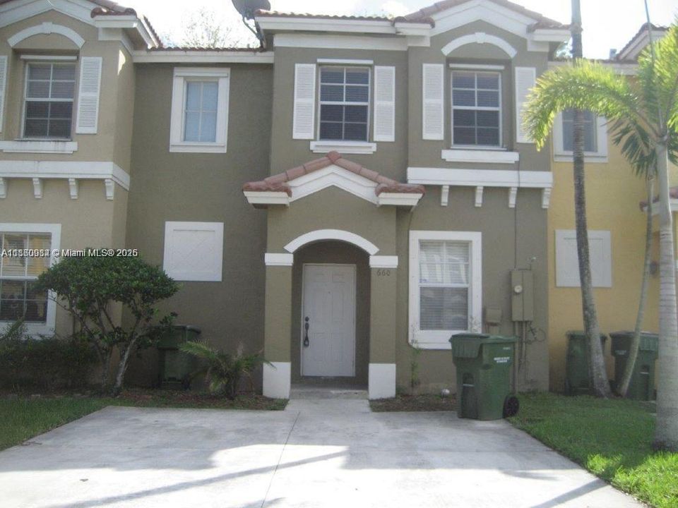 Active With Contract: $2,200 (3 beds, 3 baths, 1378 Square Feet)