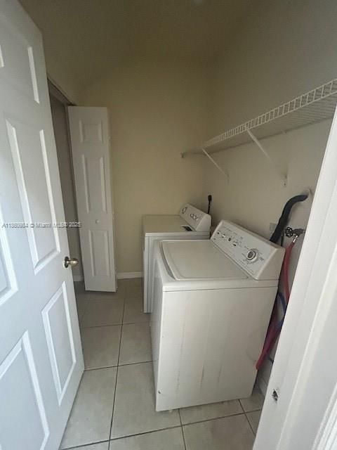 Active With Contract: $2,200 (3 beds, 3 baths, 1378 Square Feet)