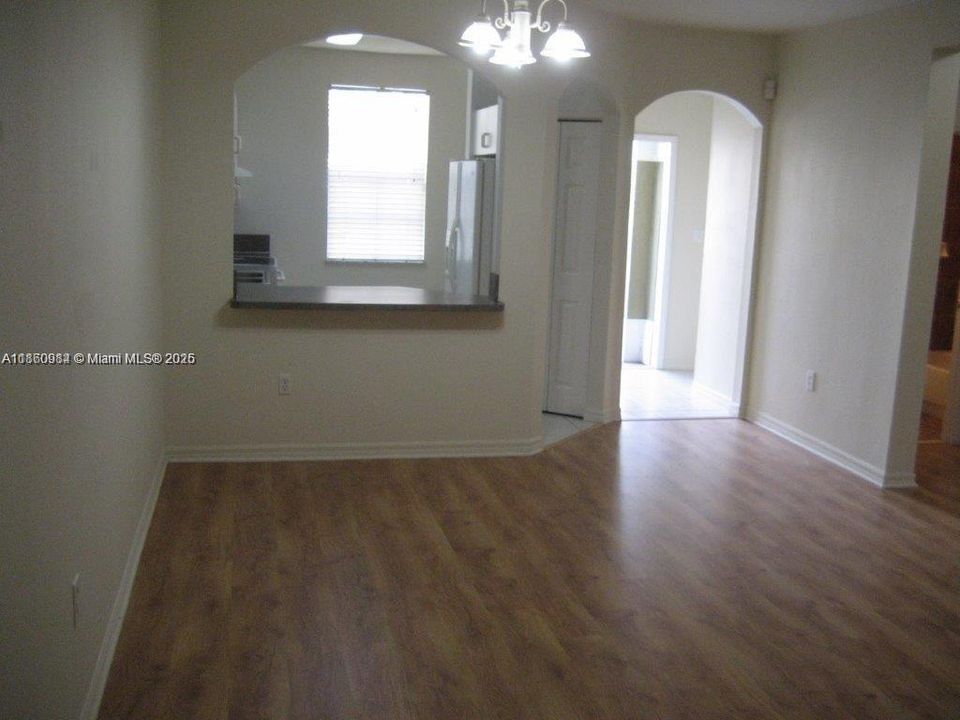 Active With Contract: $2,200 (3 beds, 3 baths, 1378 Square Feet)