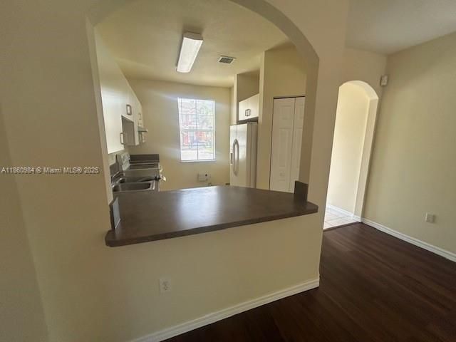 Active With Contract: $2,200 (3 beds, 3 baths, 1378 Square Feet)