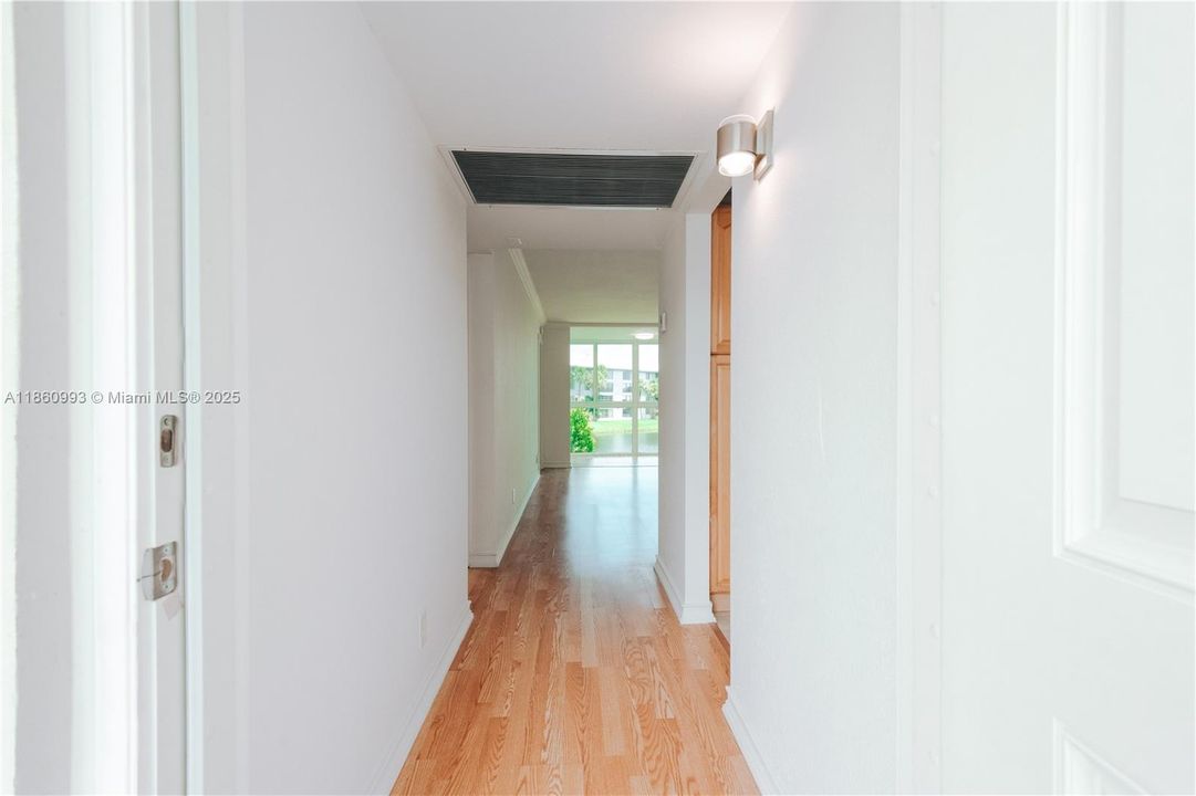 Active With Contract: $194,500 (2 beds, 2 baths, 970 Square Feet)