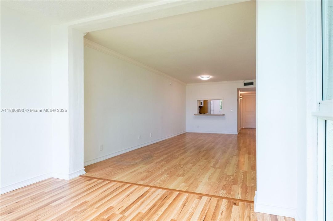 Active With Contract: $194,500 (2 beds, 2 baths, 970 Square Feet)