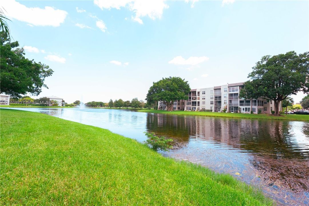 Active With Contract: $194,500 (2 beds, 2 baths, 970 Square Feet)