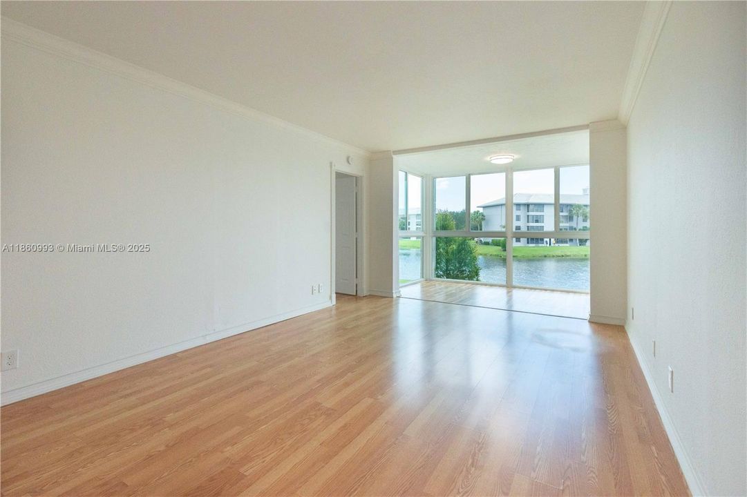 Active With Contract: $194,500 (2 beds, 2 baths, 970 Square Feet)