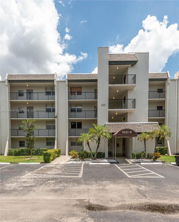 Active With Contract: $194,500 (2 beds, 2 baths, 970 Square Feet)