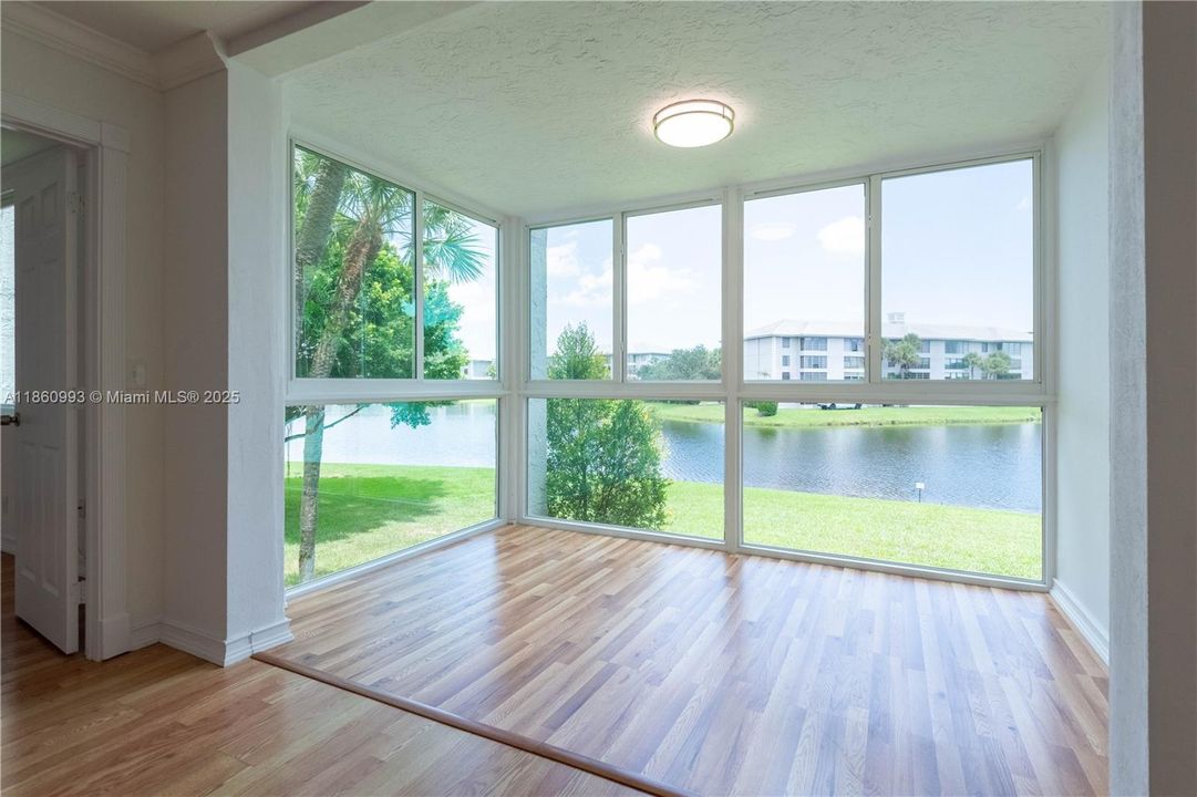 Active With Contract: $194,500 (2 beds, 2 baths, 970 Square Feet)