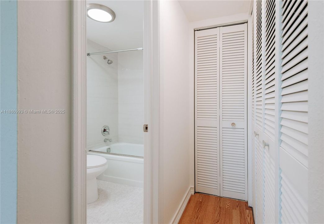 Active With Contract: $194,500 (2 beds, 2 baths, 970 Square Feet)