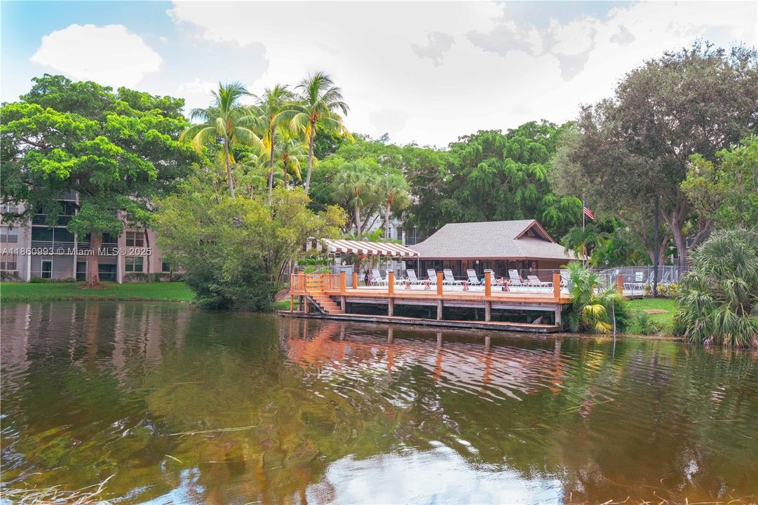 Active With Contract: $194,500 (2 beds, 2 baths, 970 Square Feet)