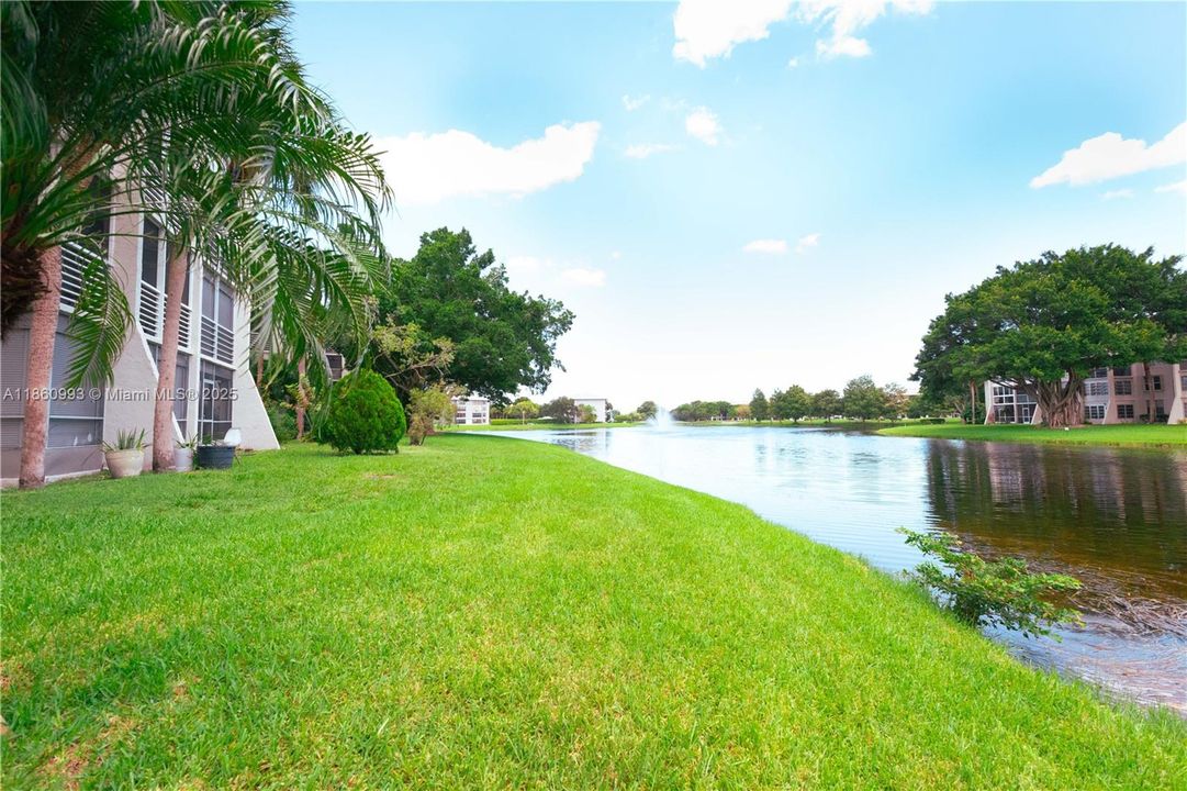 Active With Contract: $194,500 (2 beds, 2 baths, 970 Square Feet)