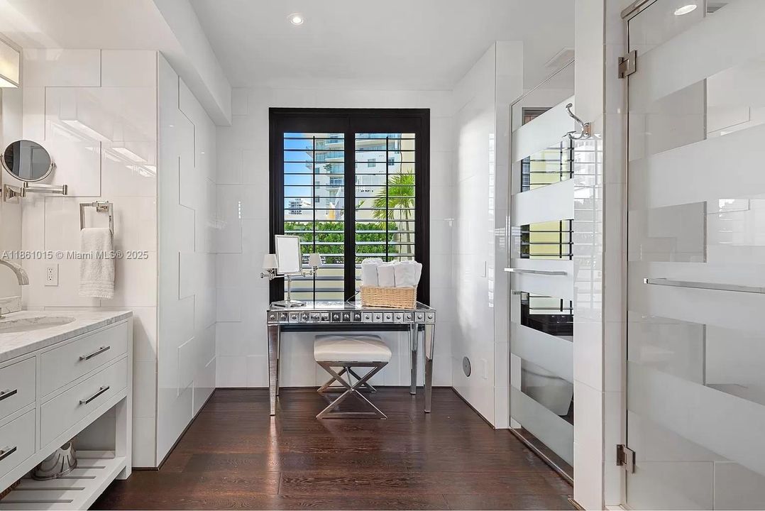 Activo con contrato: $20,000 (4 camas, 4 baños, 3994 Pies cuadrados)