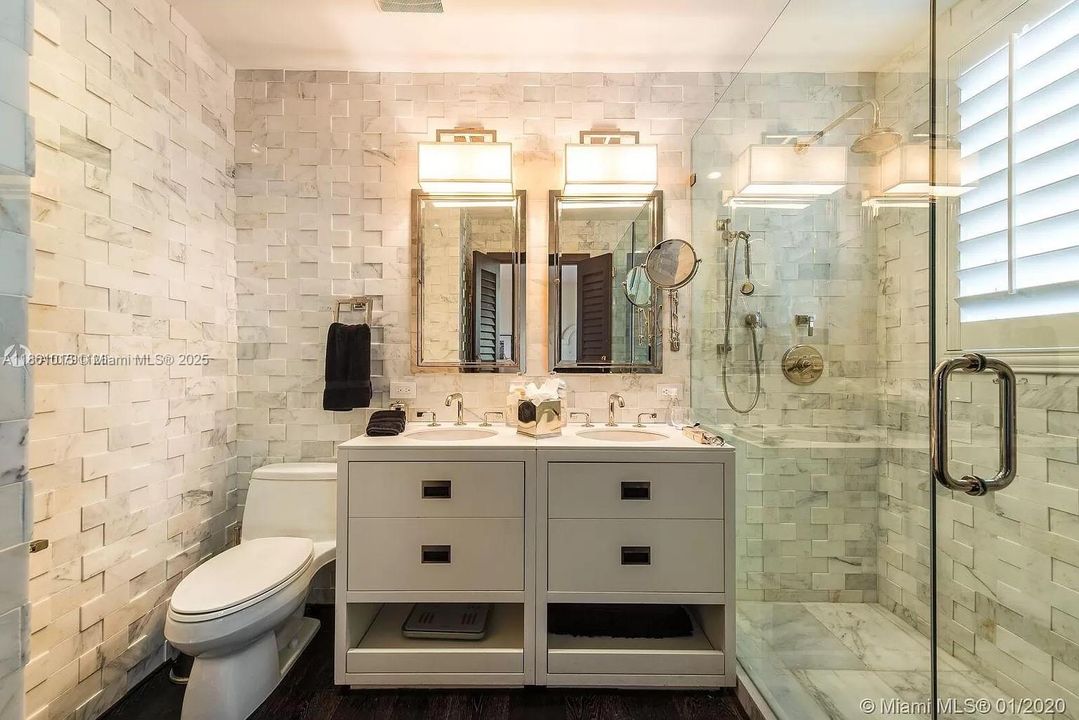 Activo con contrato: $20,000 (4 camas, 4 baños, 3994 Pies cuadrados)