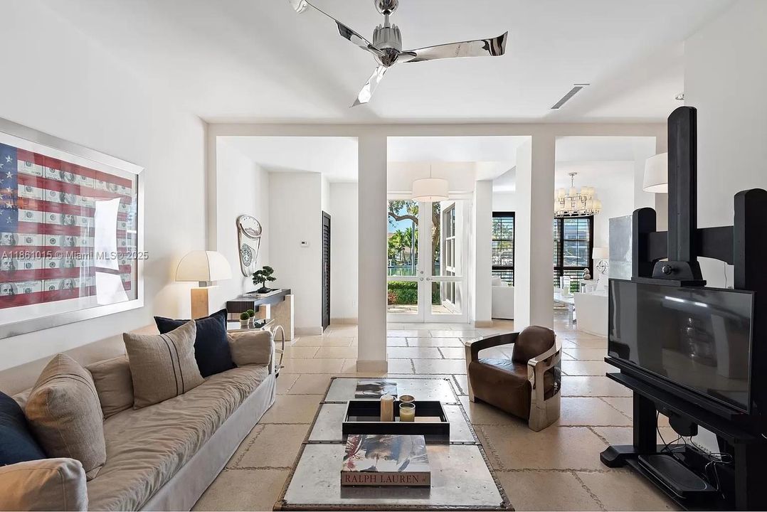 Activo con contrato: $20,000 (4 camas, 4 baños, 3994 Pies cuadrados)