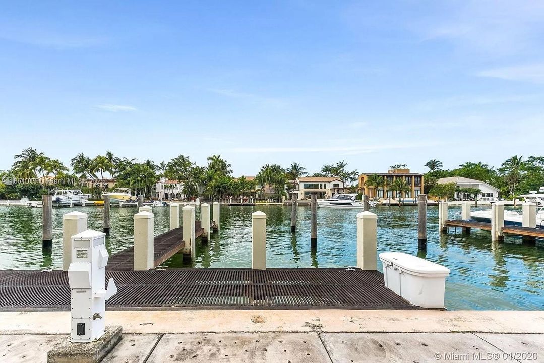 Activo con contrato: $20,000 (4 camas, 4 baños, 3994 Pies cuadrados)