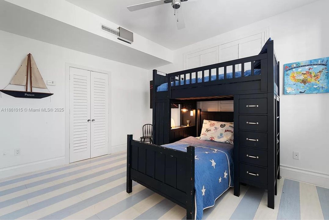 Activo con contrato: $20,000 (4 camas, 4 baños, 3994 Pies cuadrados)