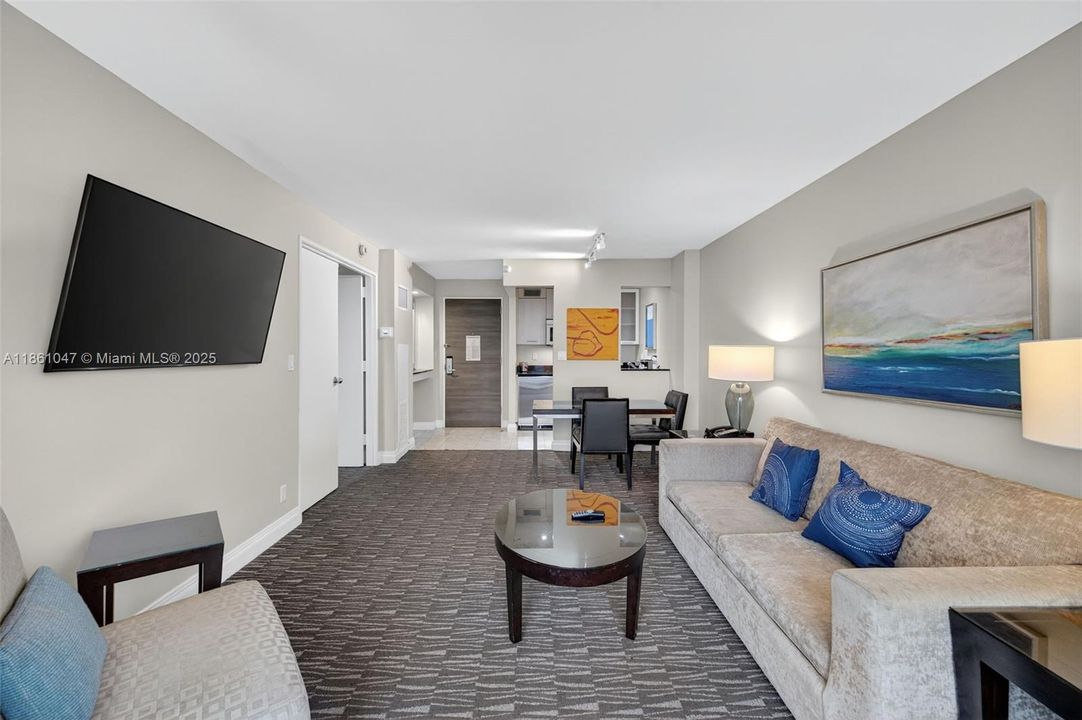 For Sale: $135,000 (1 beds, 1 baths, 591 Square Feet)