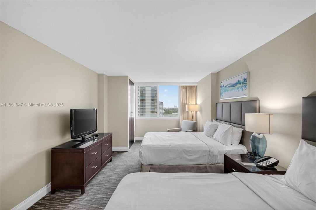 For Sale: $135,000 (1 beds, 1 baths, 591 Square Feet)