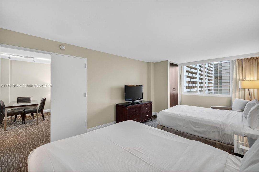 For Sale: $135,000 (1 beds, 1 baths, 591 Square Feet)