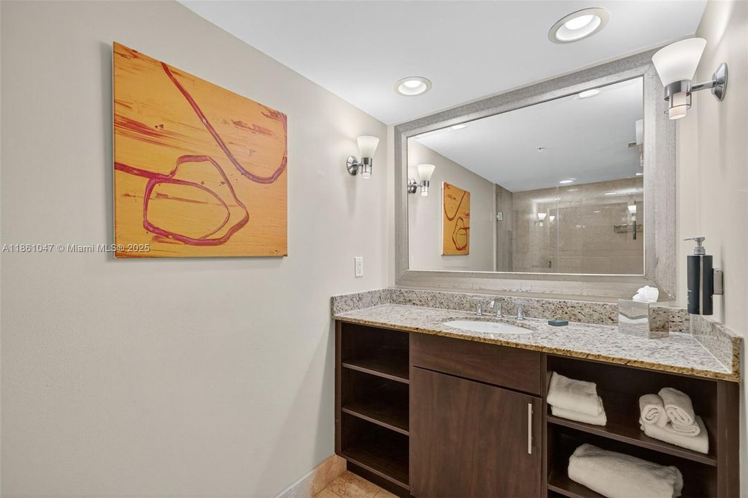 For Sale: $135,000 (1 beds, 1 baths, 591 Square Feet)