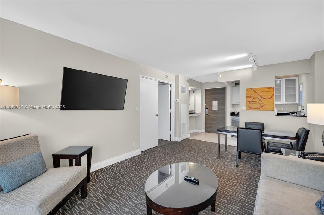 For Sale: $135,000 (1 beds, 1 baths, 591 Square Feet)